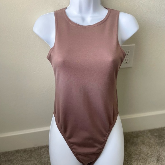 PrettyLittleThing Taupe Racerback Bodysuit - Picture 2 of 5